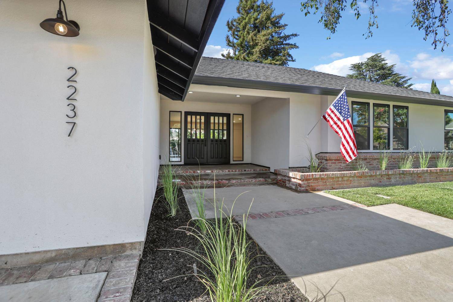 Riverbank, CA 95367,2237 Cherry Tree LN