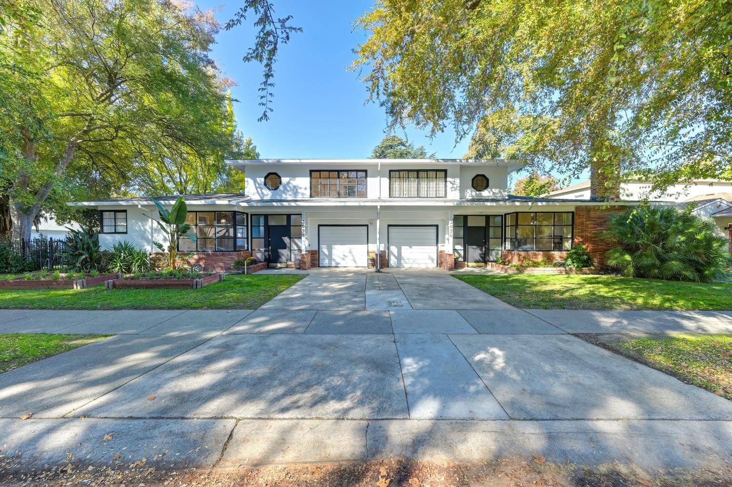 Sacramento, CA 95818,3098 Riverside BLVD