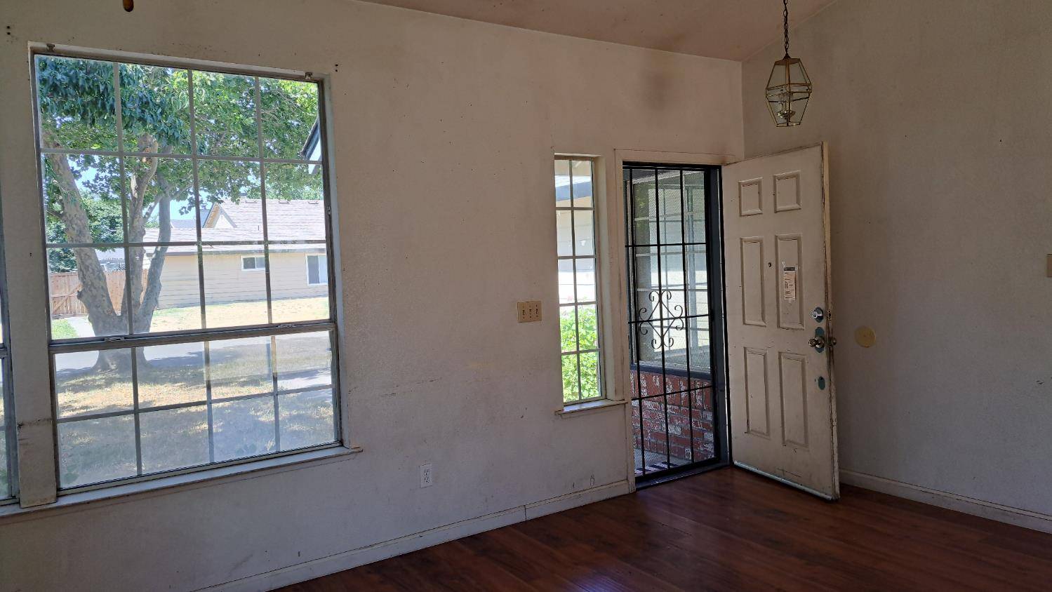 Sacramento, CA 95823,5546 Rightwood WAY