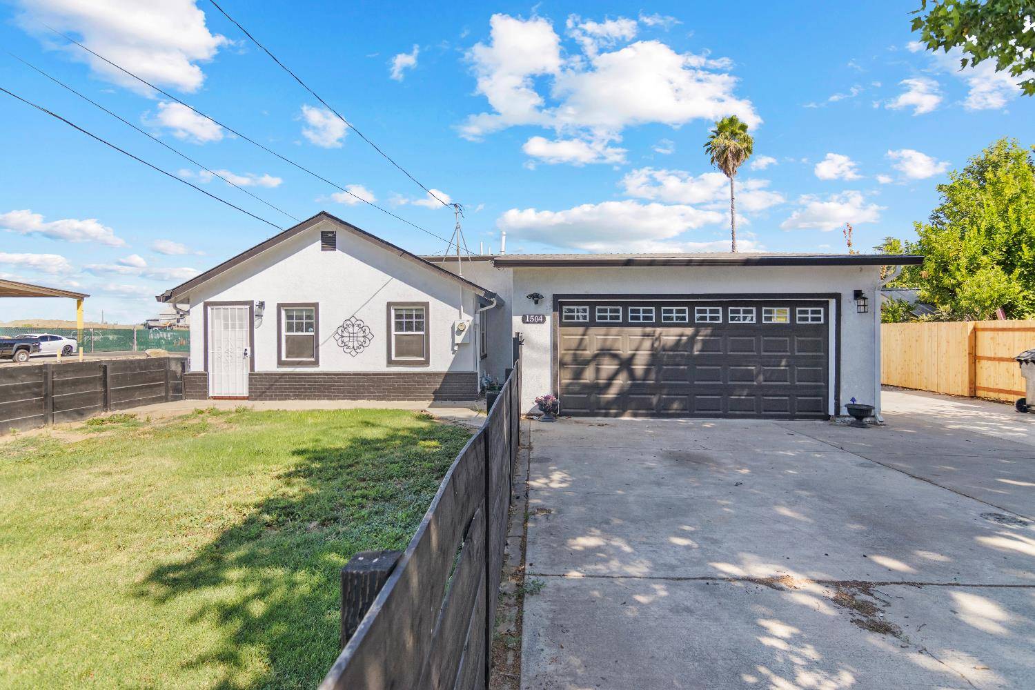 Escalon, CA 95320,1504 5th ST