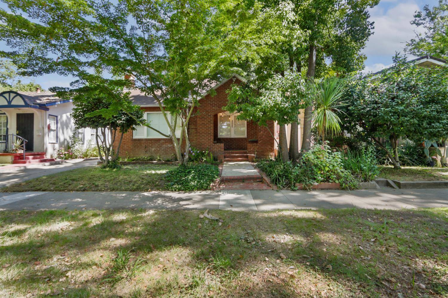 Sacramento, CA 95816,3225 D ST