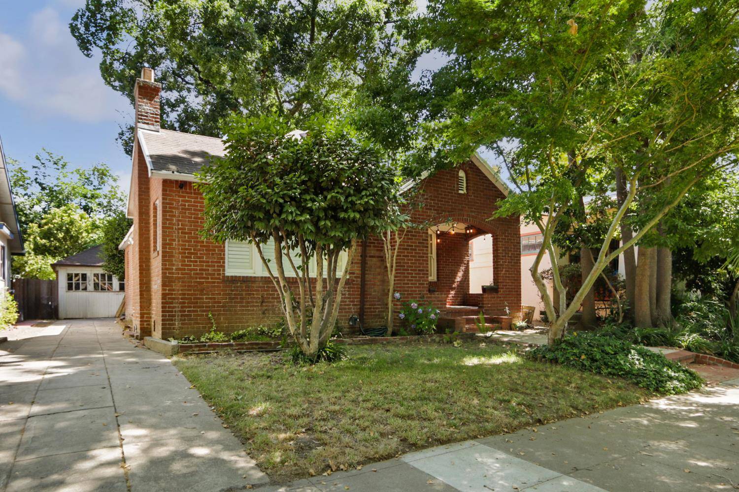 Sacramento, CA 95816,3225 D ST