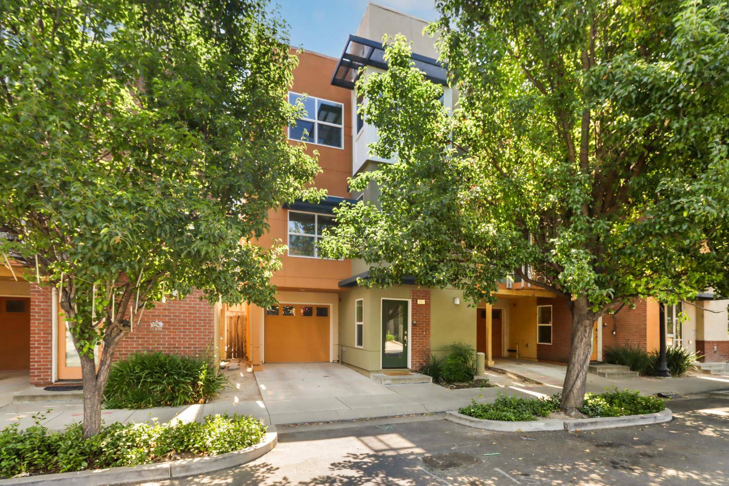 West Sacramento, CA 95605,281 3rd ST