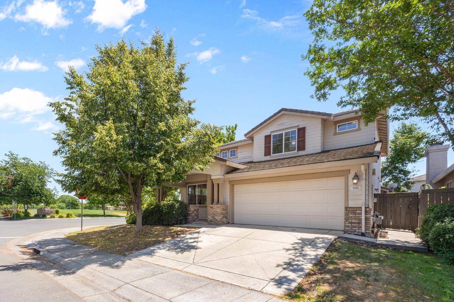 Sacramento, CA 95835,300 Ainger CIR