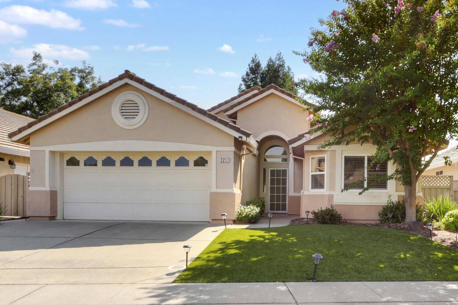Roseville, CA 95747,7217 School House LN