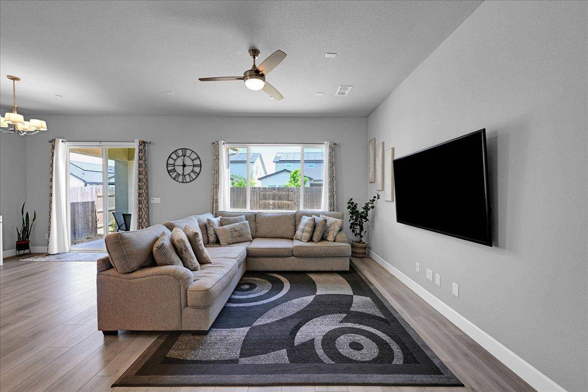 Roseville, CA 95747,8120 Challis CIR