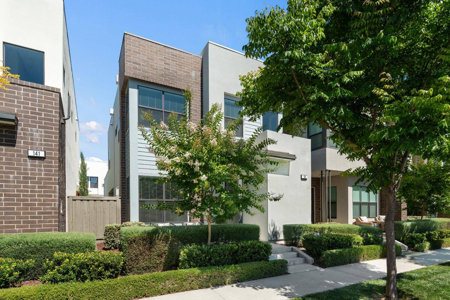 Sacramento, CA 95816,133 Fischbacher ST