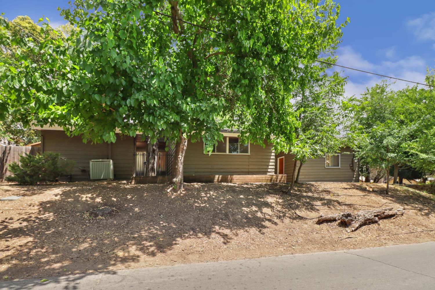 Fair Oaks, CA 95628,8109 Sacramento ST