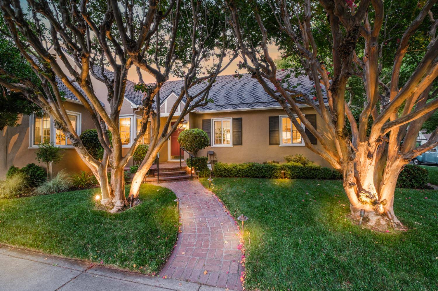 Sacramento, CA 95818,3435 Land Park DR