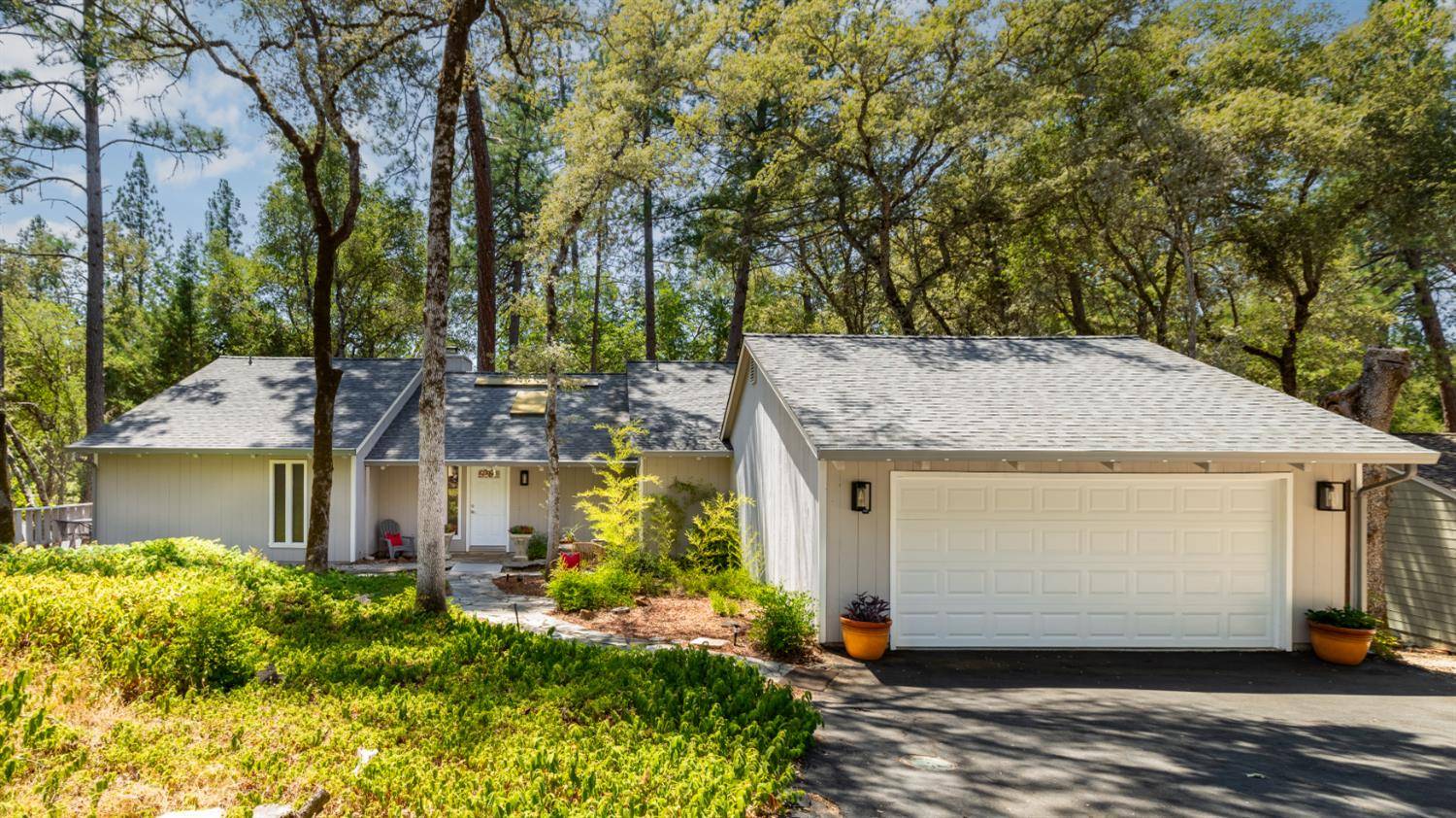 Penn Valley, CA 95946,19007 Chickadee CT