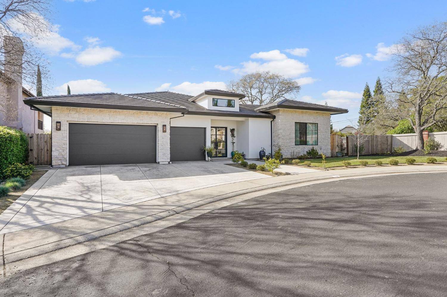 Folsom, CA 95630,153 Chimney Bluff CT