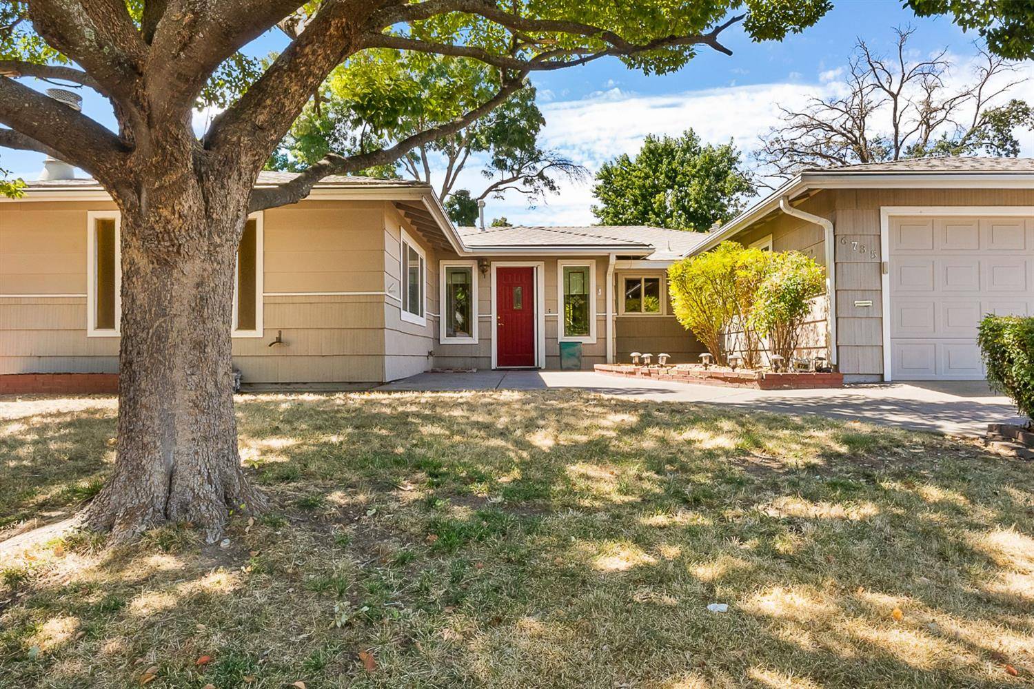 Sacramento, CA 95842,6735 Maywood WAY