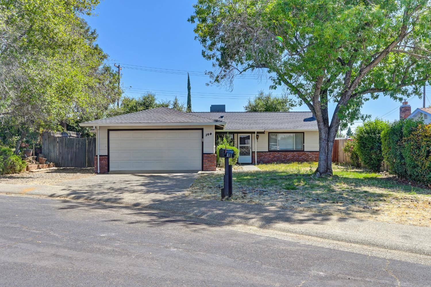 Folsom, CA 95630,104 Briarcliff CT