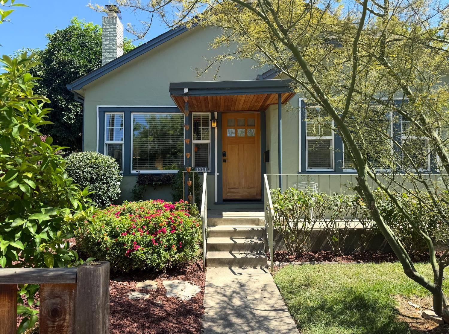 Sacramento, CA 95818,1861 Caramay WAY