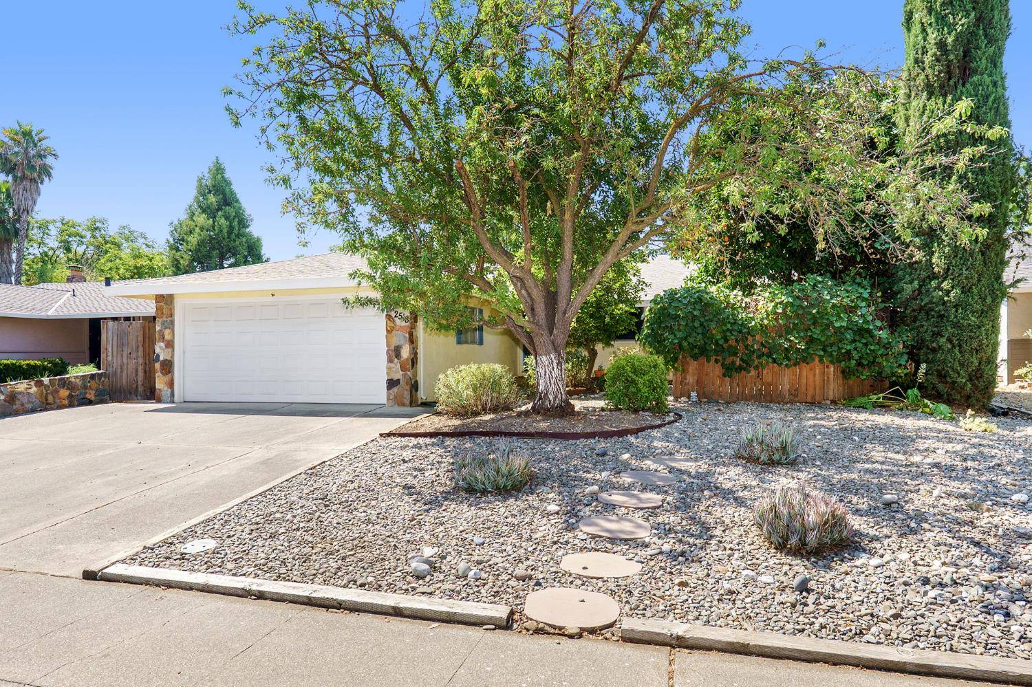 Davis, CA 95618,2518 Loyola DR