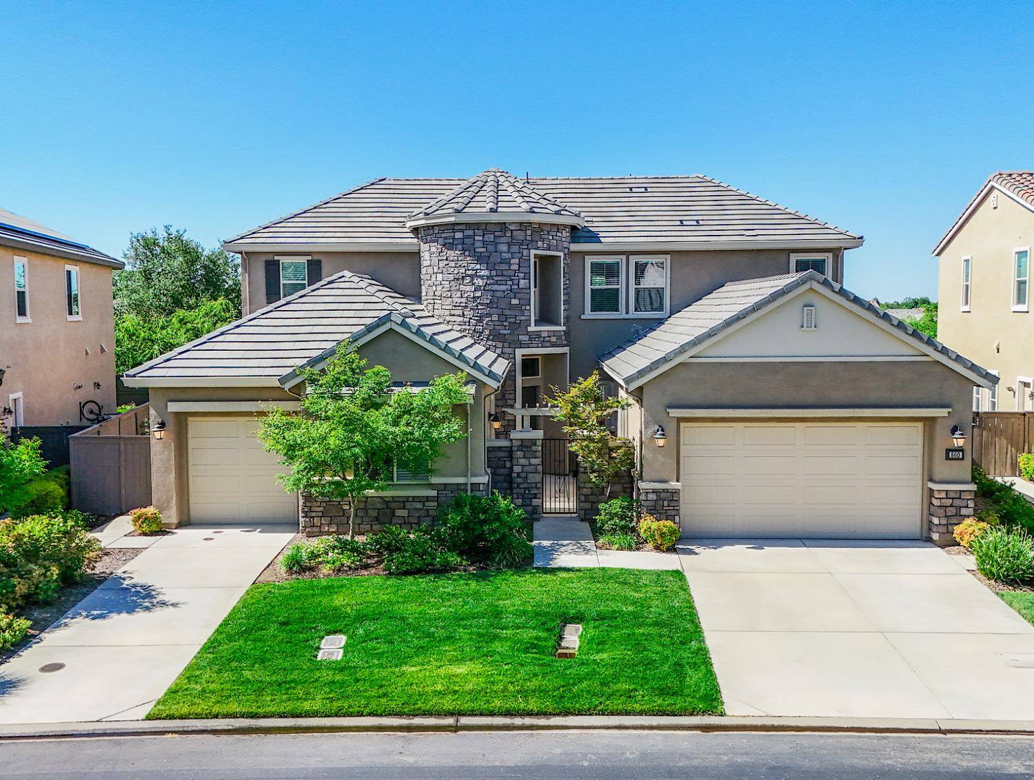 El Dorado Hills, CA 95762,860 Leighton CT