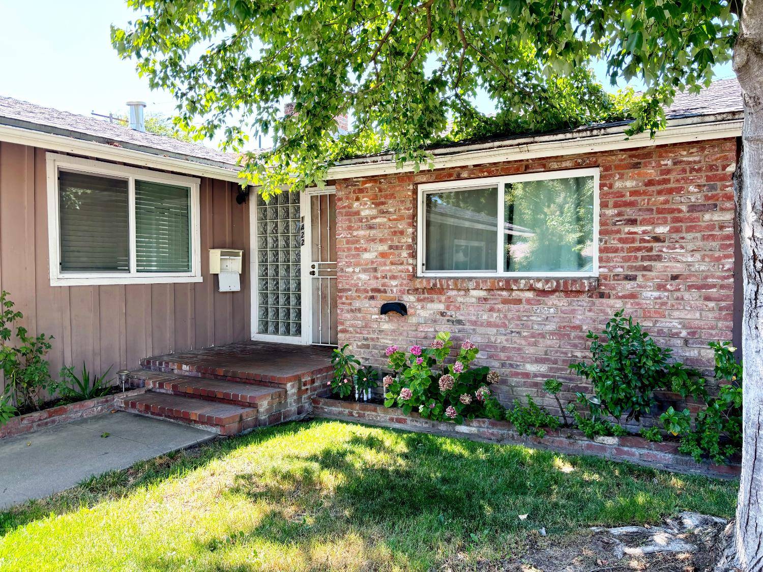 Modesto, CA 95355,1422 Locke RD