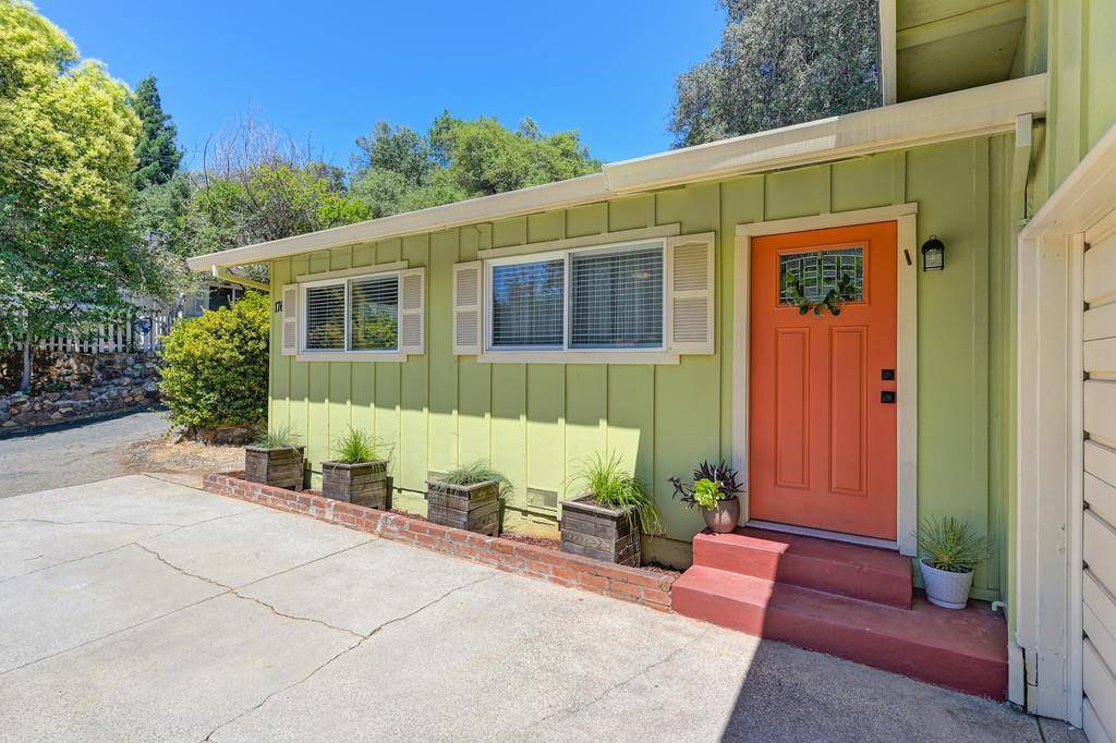 Auburn, CA 95603,176 Mulberry LN