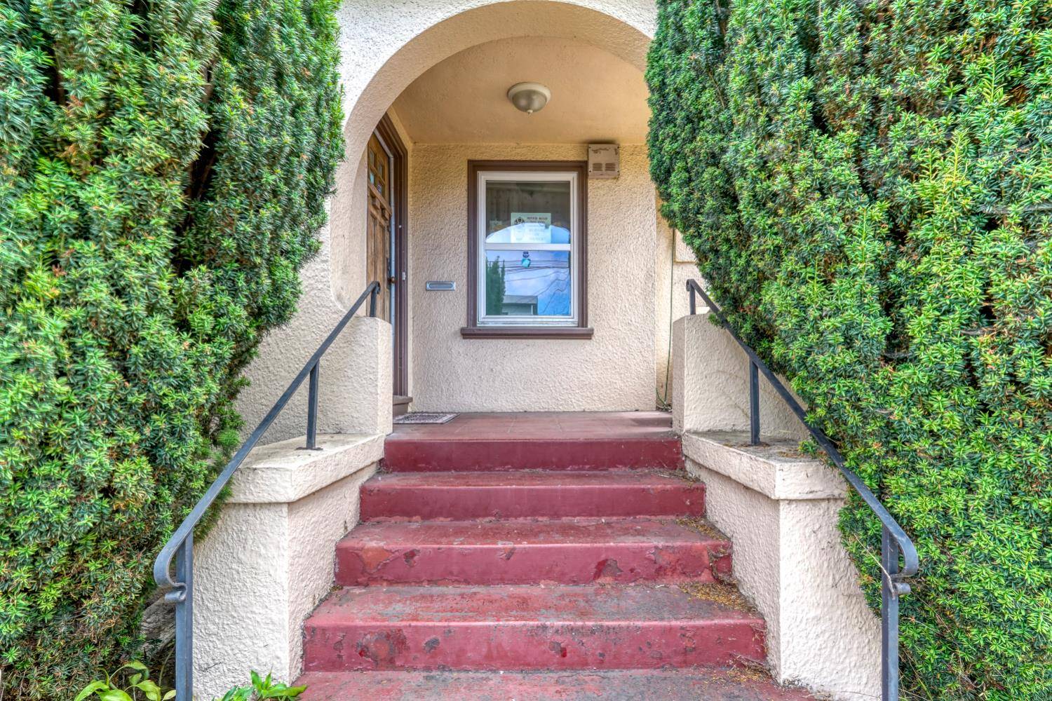 Berkeley, CA 94702,1320 67th ST