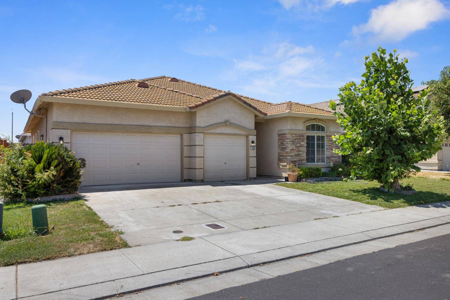 Stockton, CA 95206,2032 Black Rose LN