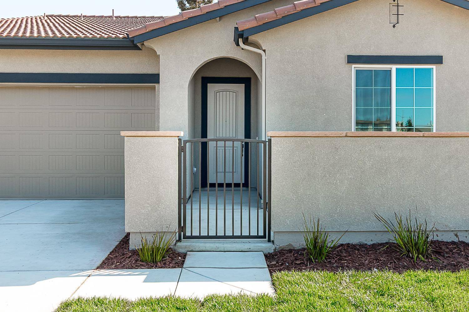 Oakdale, CA 95361,901 Meadowlands DR