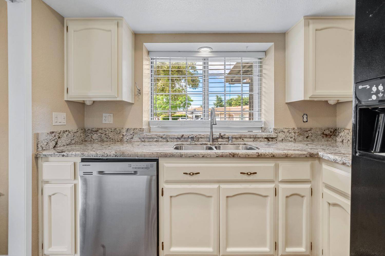 Tracy, CA 95376,185 E Deerwood LN