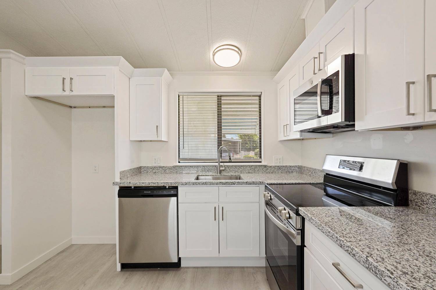 Stockton, CA 95210,6706 Tam O shanter Drive #102