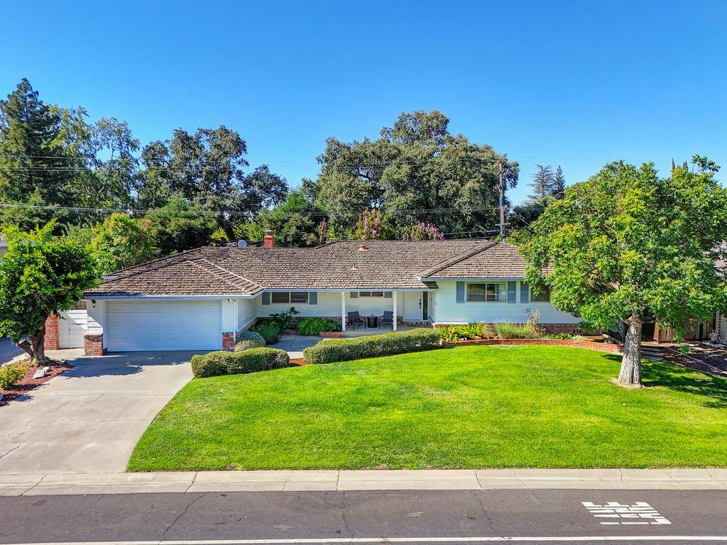 El Macero, CA 95618,44298 N El Macero Dr