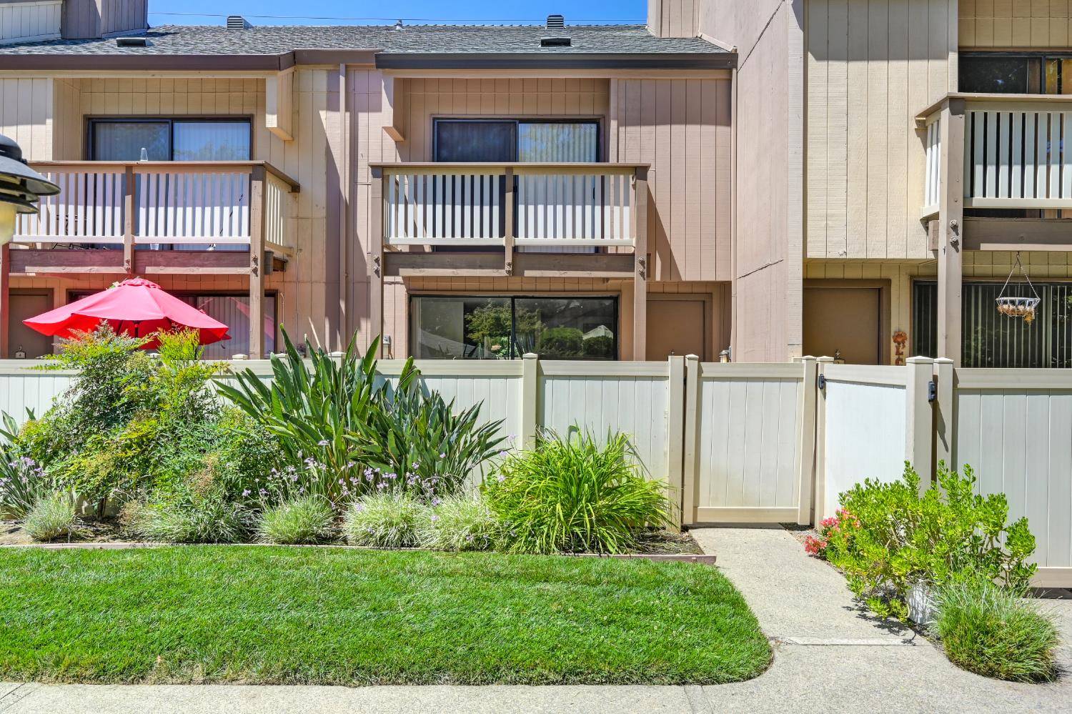 Sacramento, CA 95825,504 Woodside Oaks #3