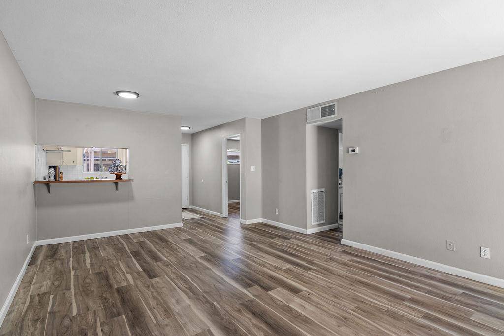 Modesto, CA 95350,805 Tully RD #4