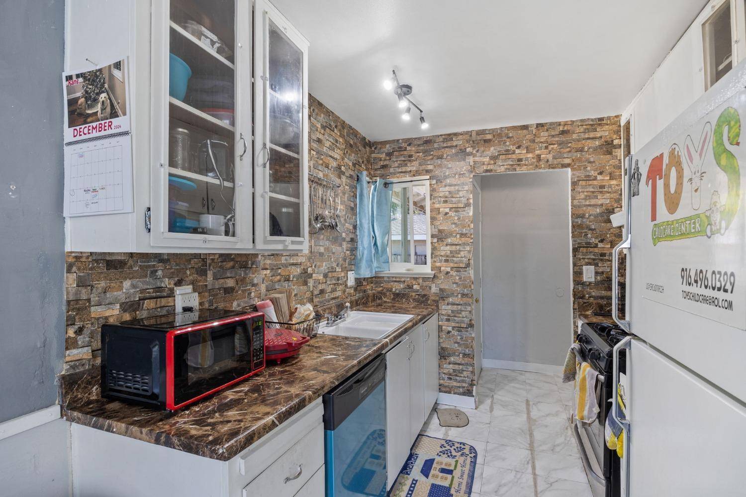 Sacramento, CA 95822,7518 Bowen CIR