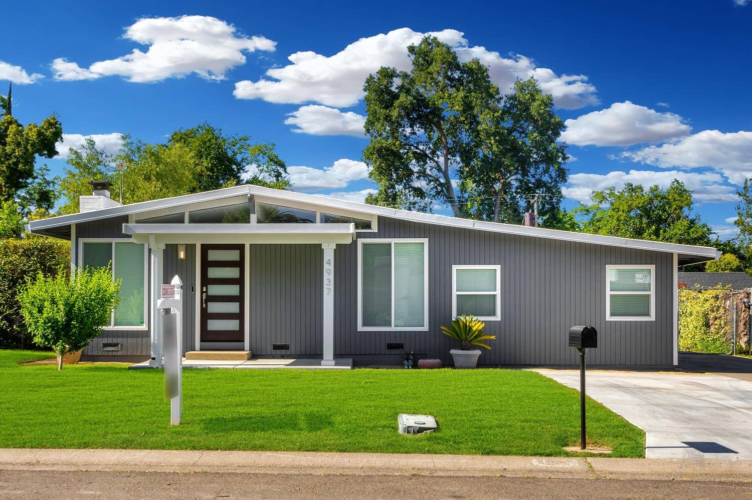 Carmichael, CA 95608,4937 Donovan DR