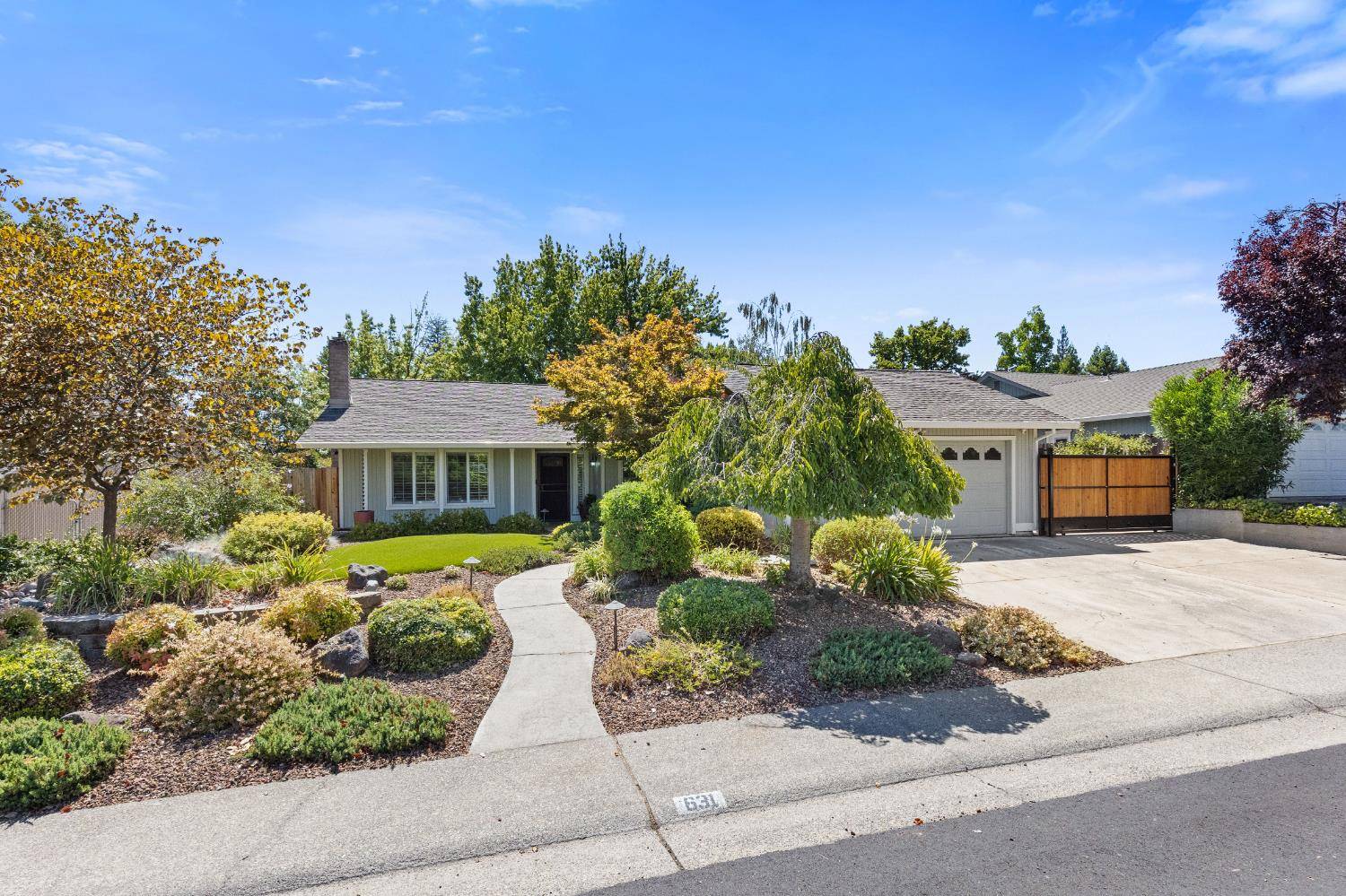 Folsom, CA 95630,631 Flower