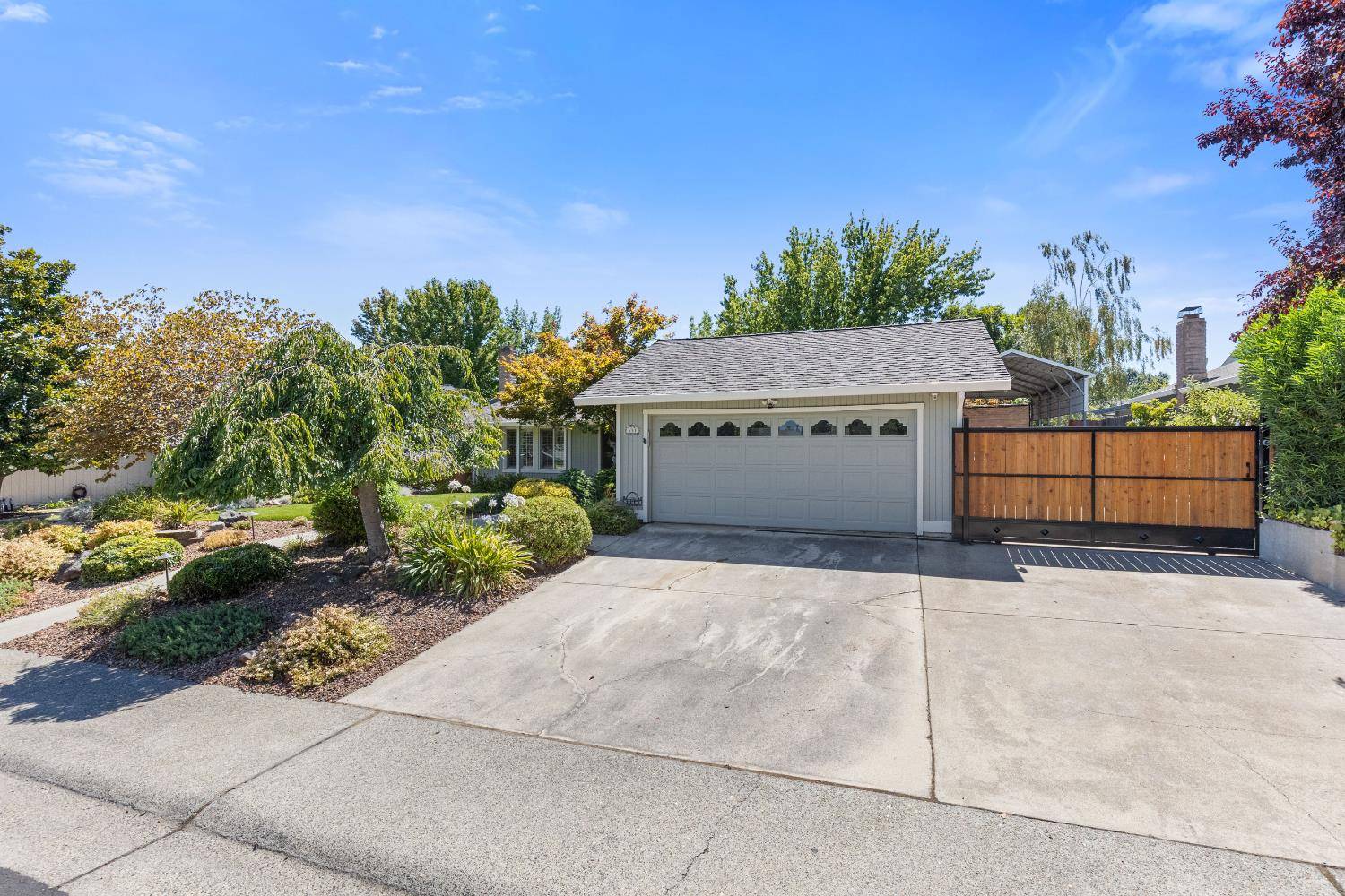 Folsom, CA 95630,631 Flower