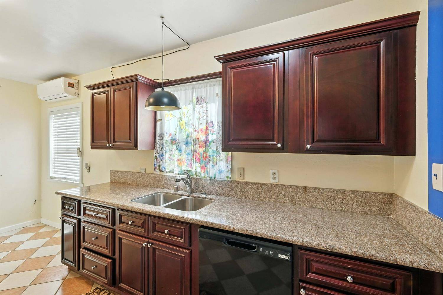 Sacramento, CA 95817,3225 12th AVE