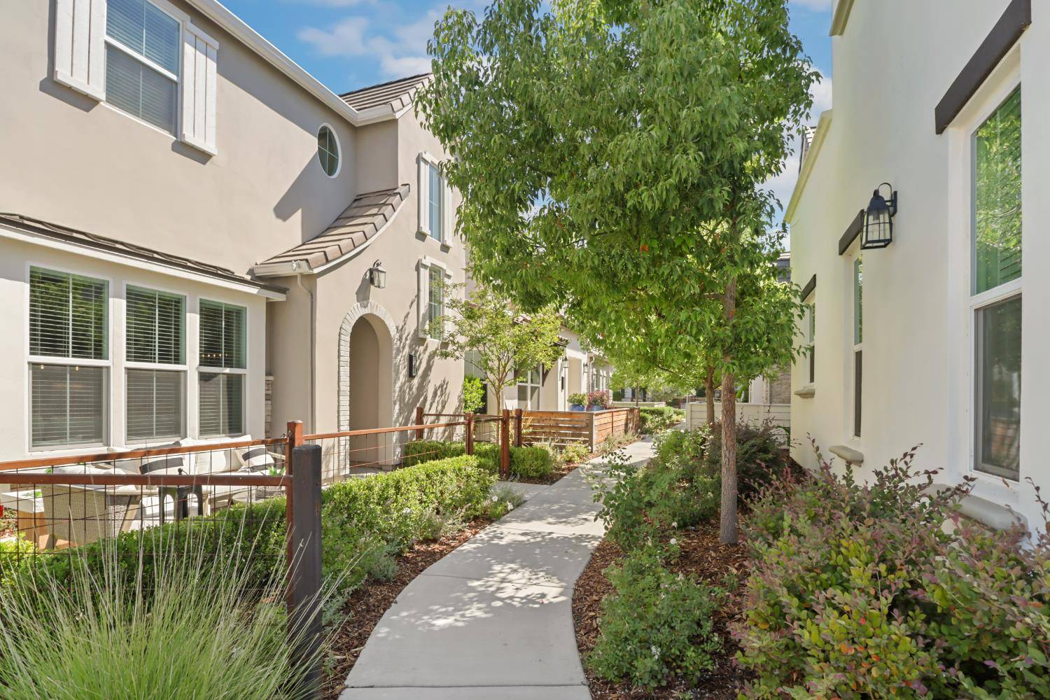 Sacramento, CA 95818,3289 Ronald Reagan WAY