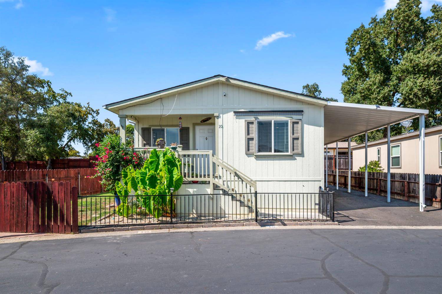 Loomis, CA 95650,6154 S Walnut Street #10