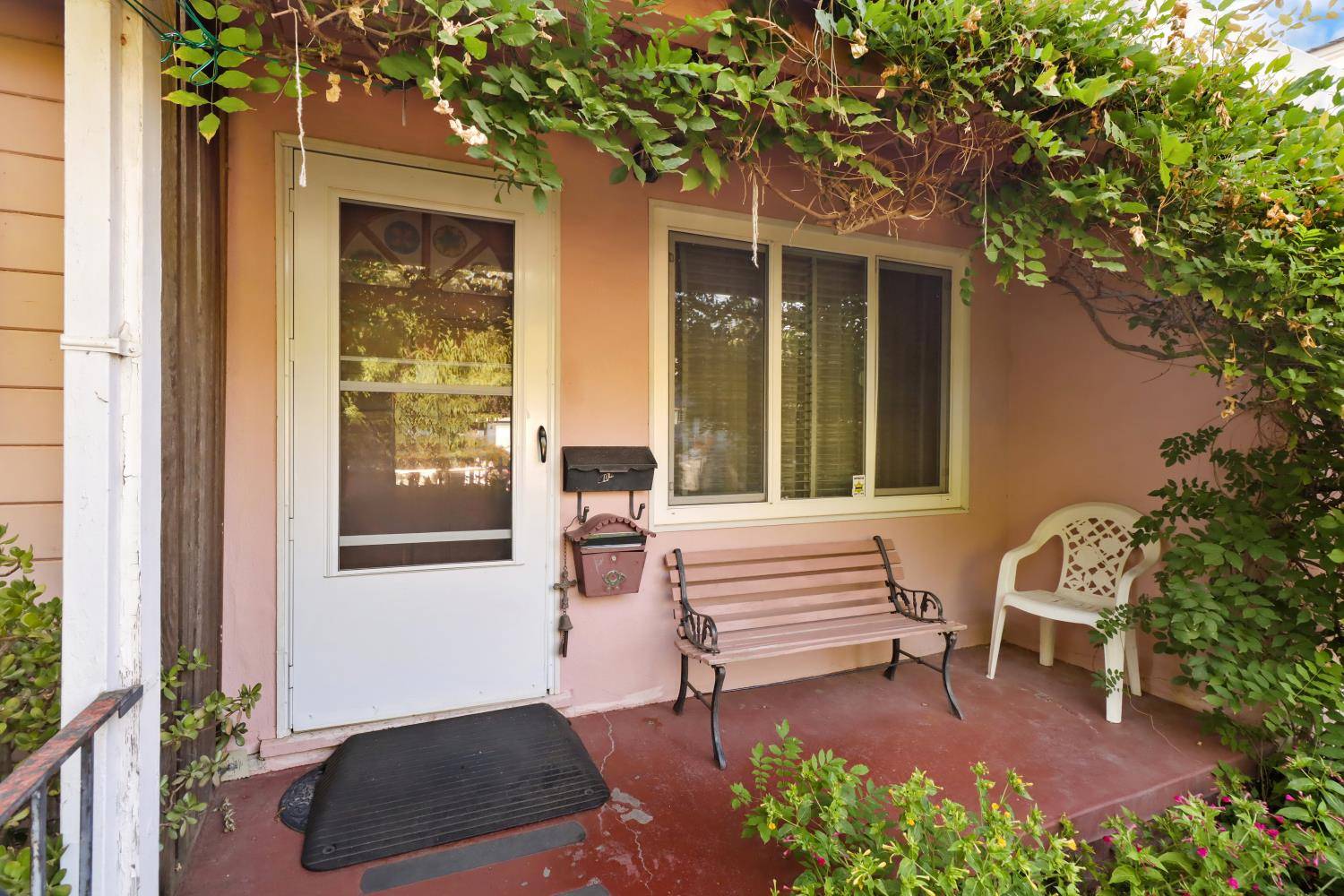 Davis, CA 95616,909 Eureka AVE