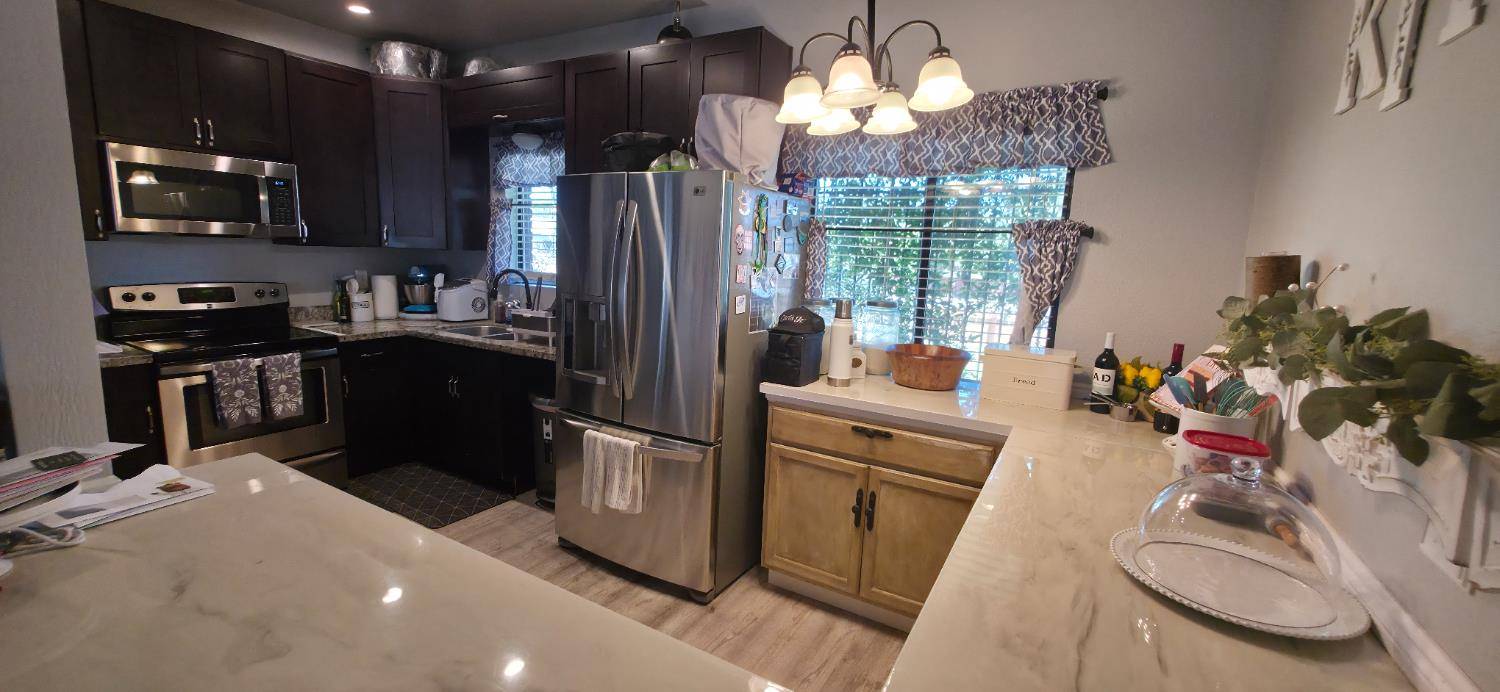 Los Banos, CA 93635,861 E ST