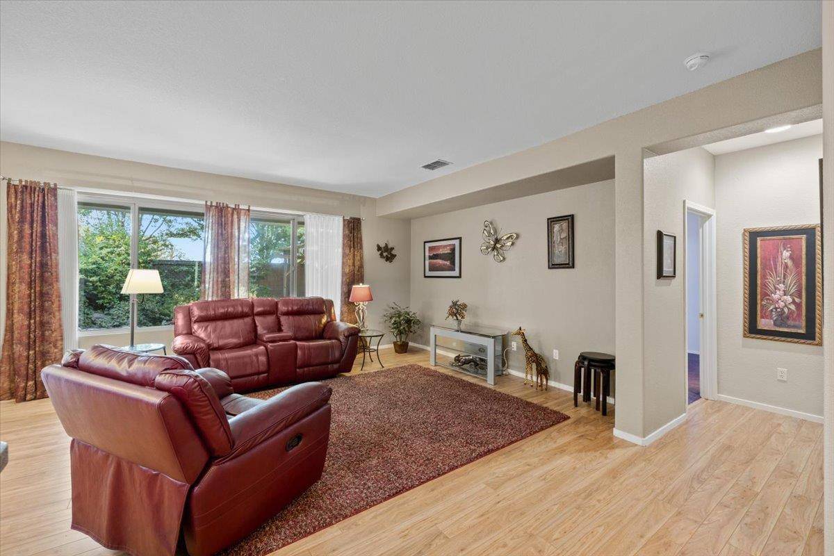 Lincoln, CA 95648,1975 Mary Rose LN