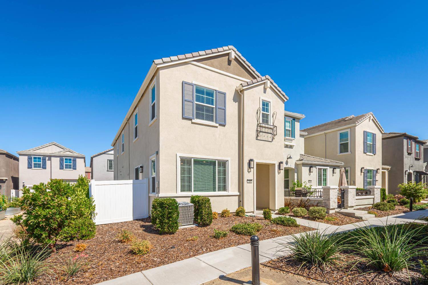 West Sacramento, CA 95691,3168 Finch LN