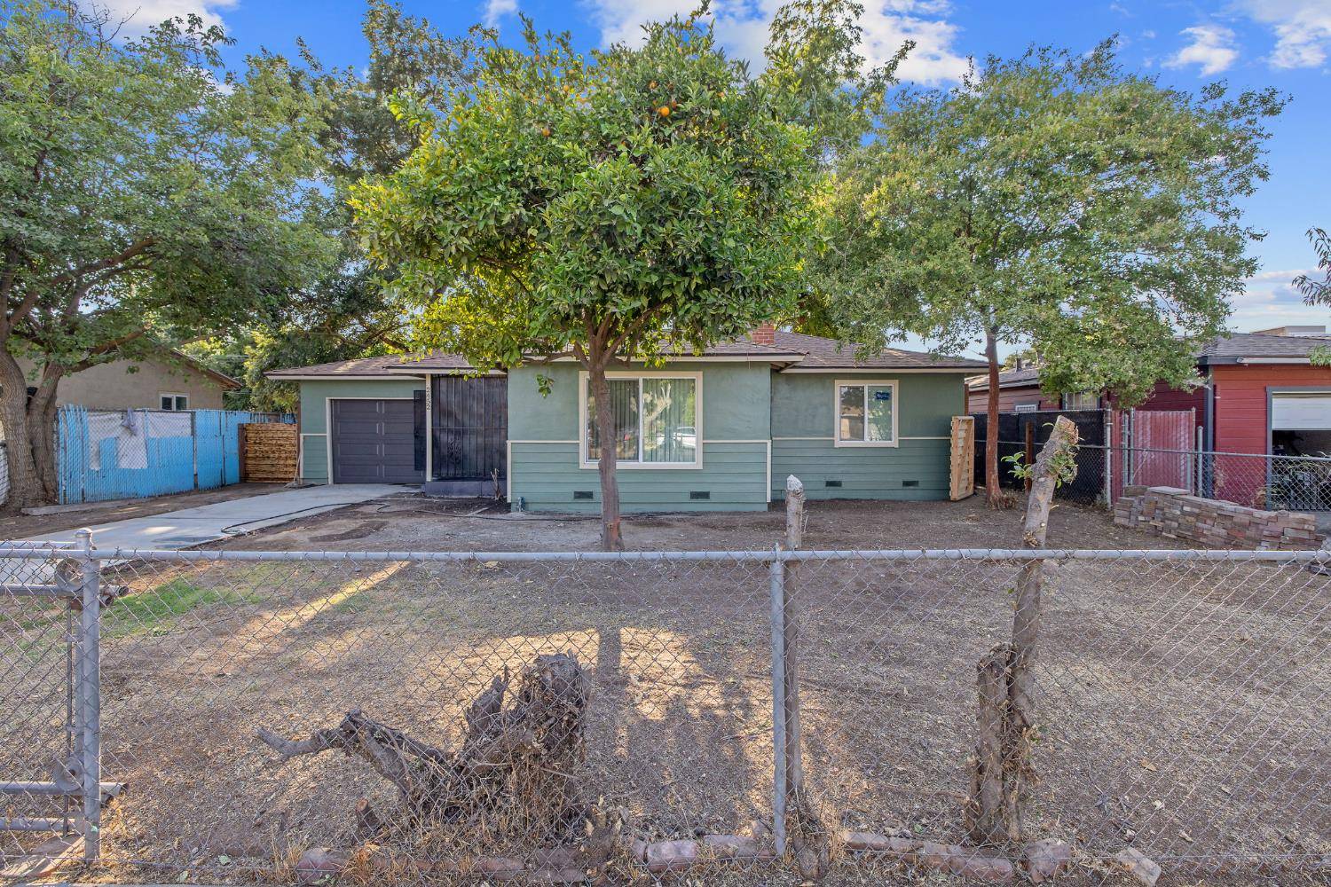 Fresno, CA 93725,2452 S Holloway AVE
