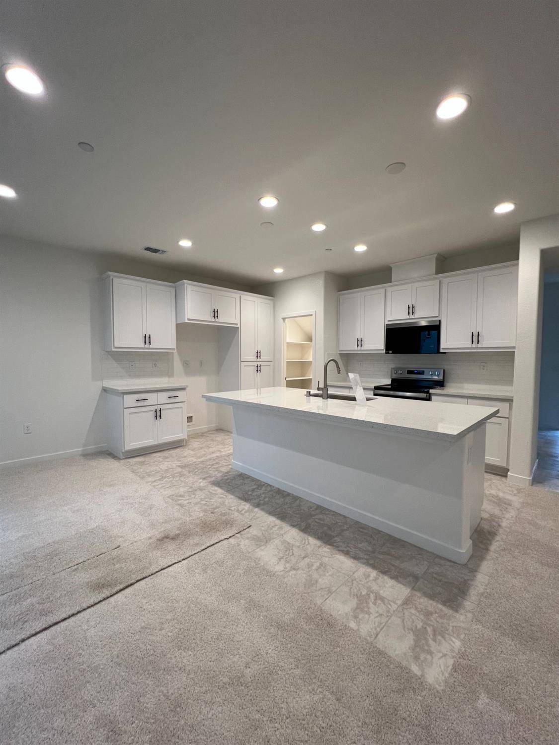 Lathrop, CA 95330,17216 Bosch AVE