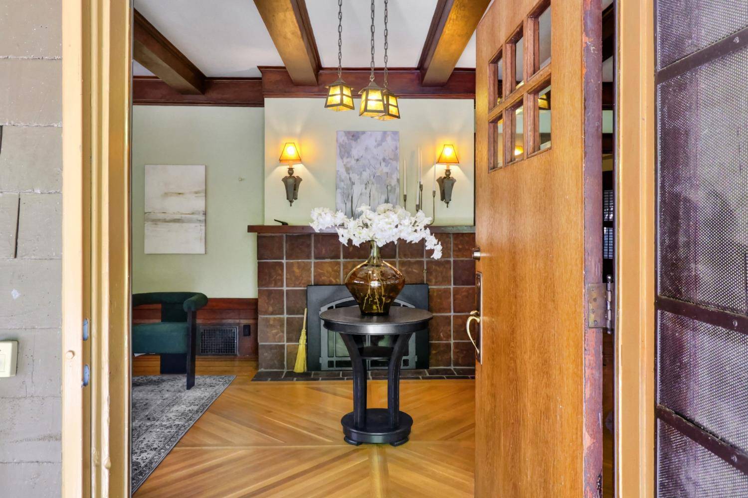 Sacramento, CA 95811,1705 H ST