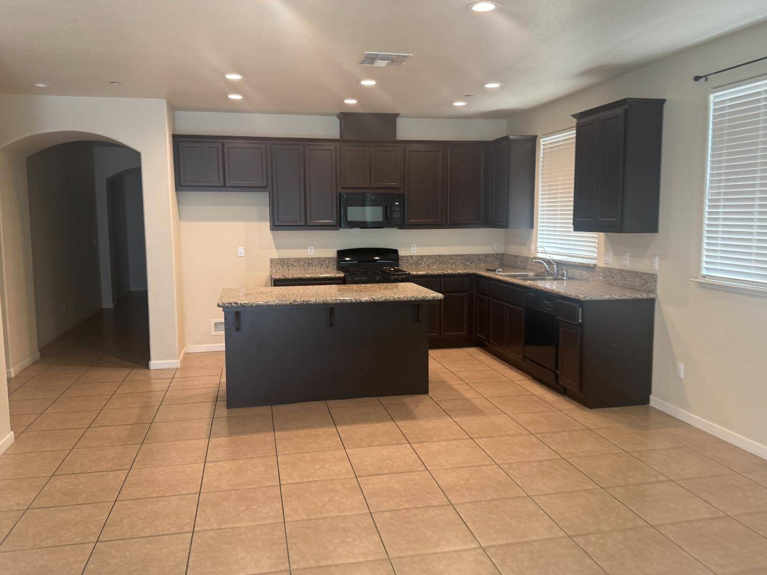 Los Banos, CA 93635,651 Pinelli DR