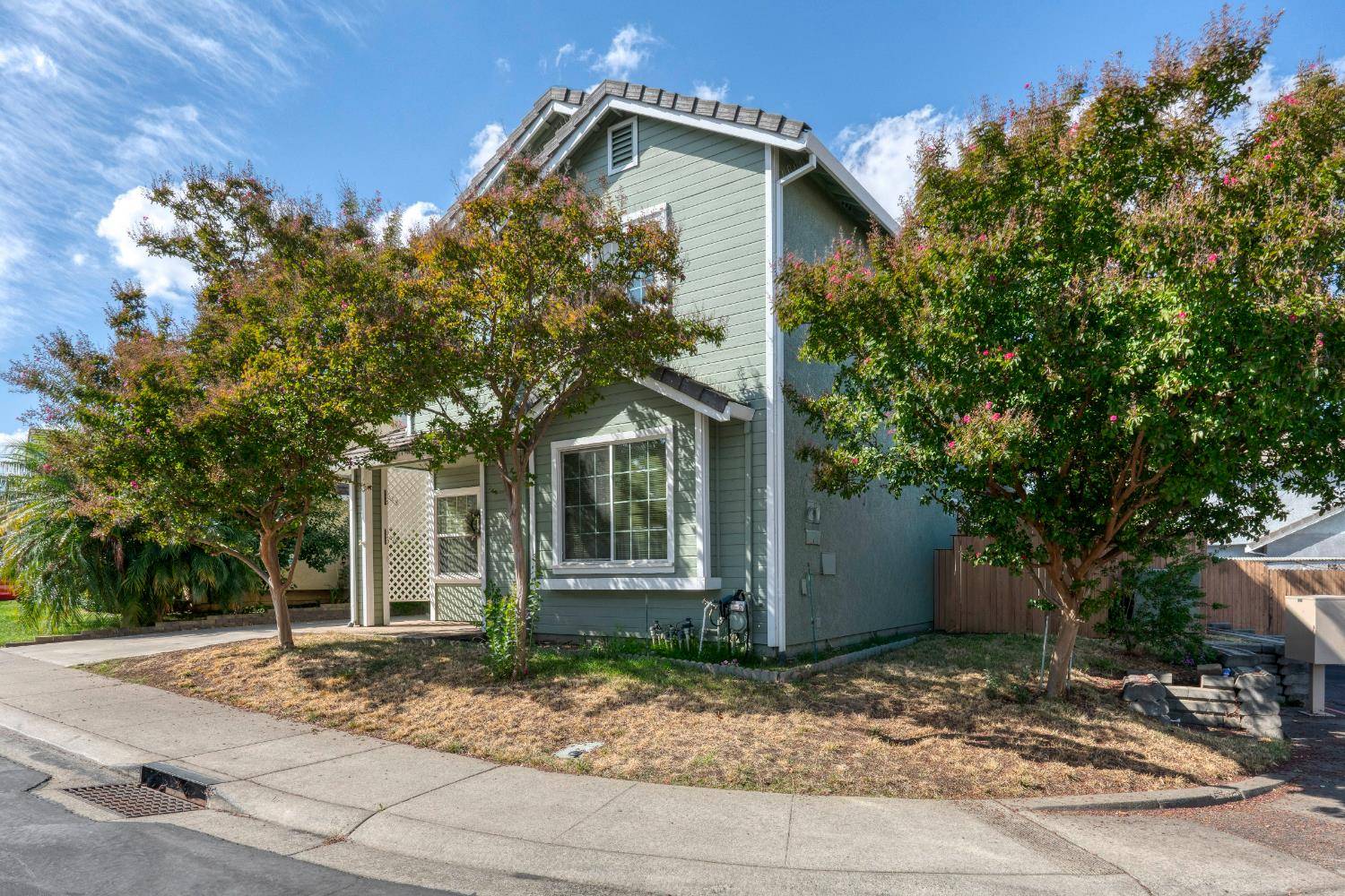 Sacramento, CA 95842,4937 Cherryville LN