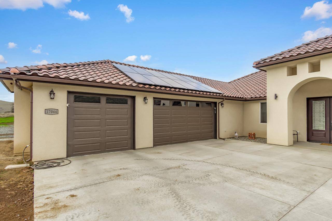 Springville, CA 93265,17044 Coyote DR