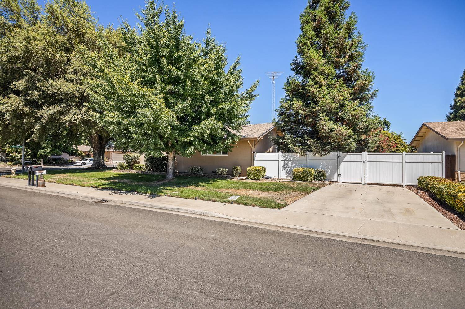 Denair, CA 95316,3100 Liquid Amber DR