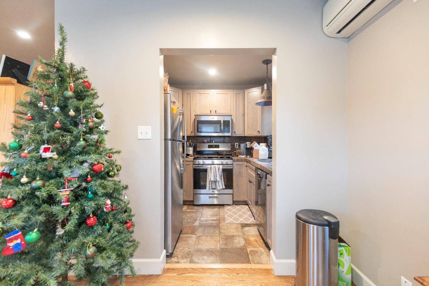 Sacramento, CA 95818,2229 24th ST