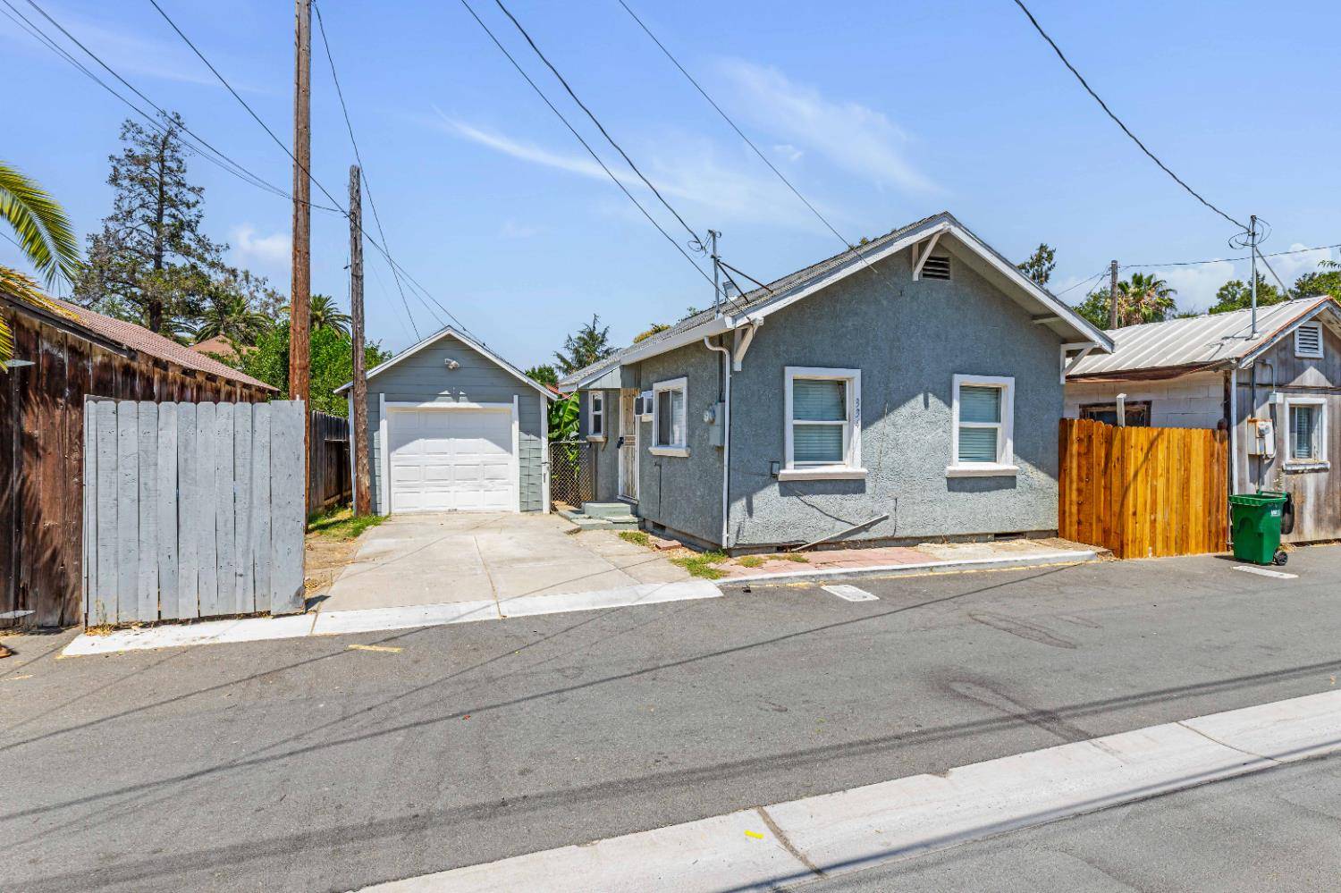 Lodi, CA 95240,335 E Oak ST